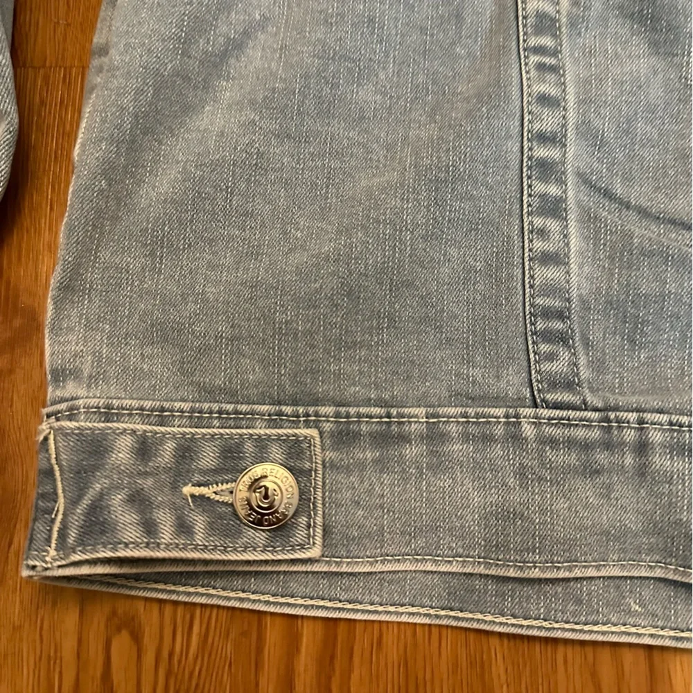 True Religion Jimmy SN Trucker Jacket Light Showers‎ Blue Fade Mens Medium NWT